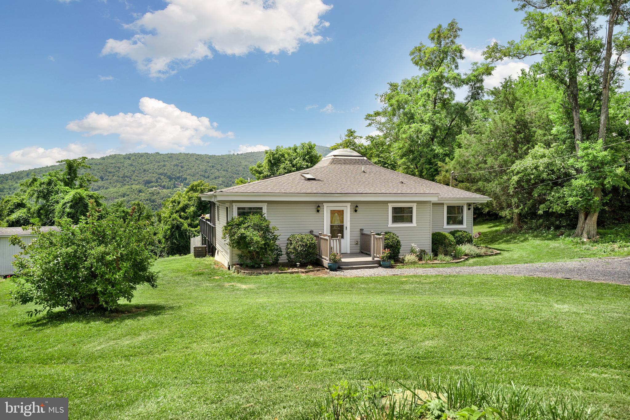 398 Granny Smith Road Linden, VA 22642 - Photo 2 of 24