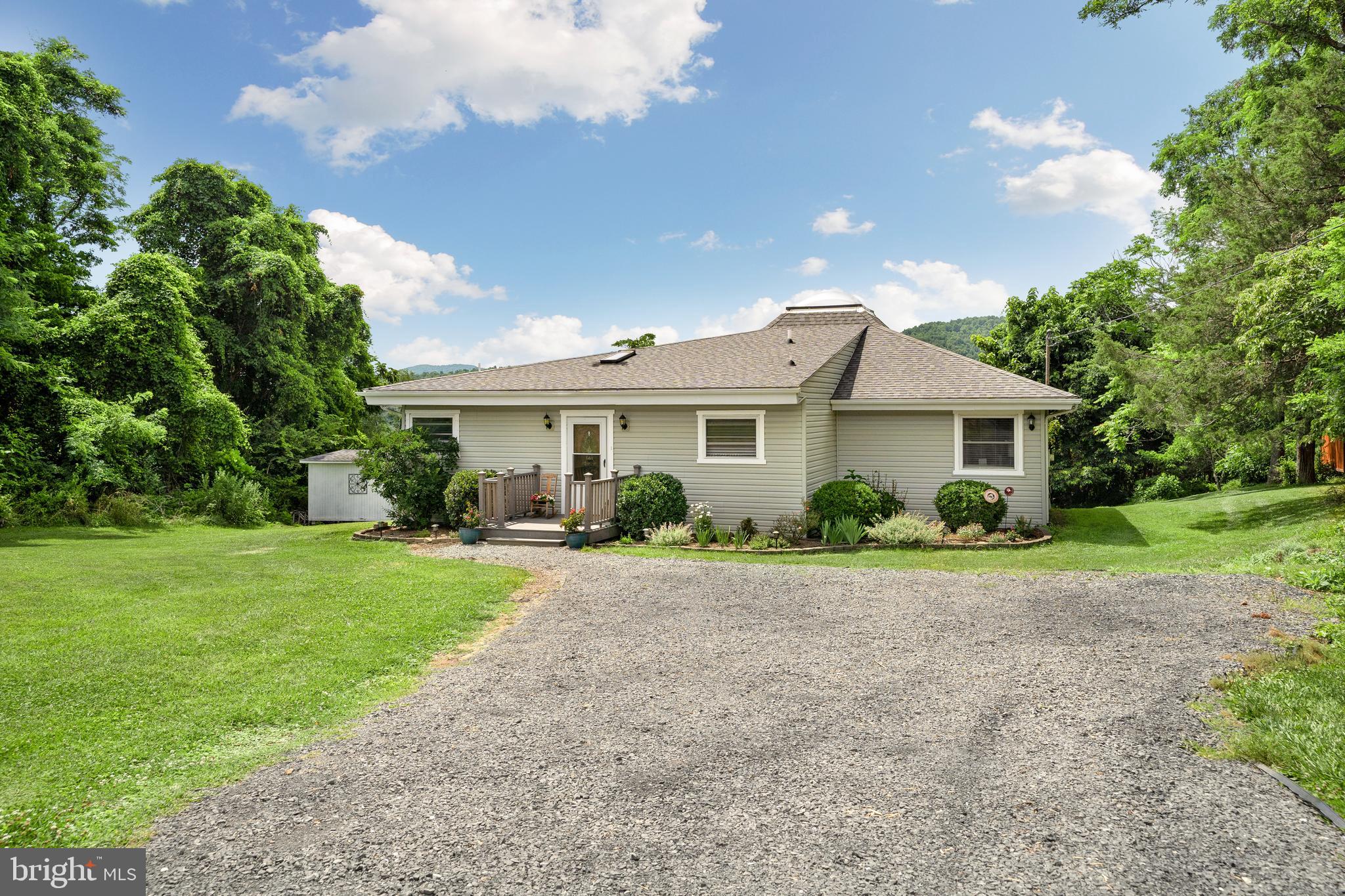 398 Granny Smith Road Linden, VA 22642 - Photo 3 of 24