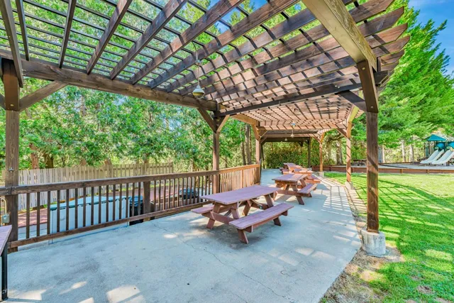 a view of a tennis court