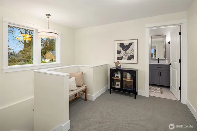 a view of an entryway with workspace