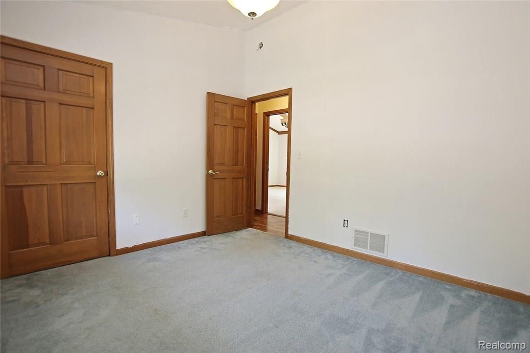 5959 Fox Lake Road Goodrich, MI 48438 - Photo 18 of 46 20) Bedroom 1.jpg