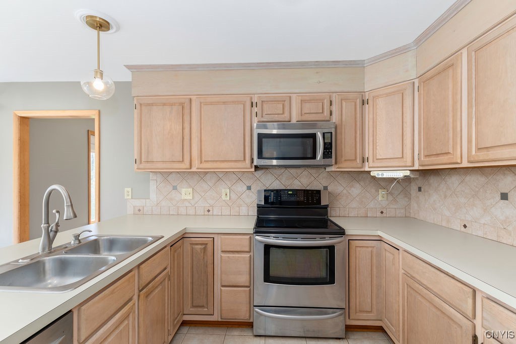 3293 Greenleafe Drive Lysander, NY 13135 - Photo 3 of 40 Plenty of kitchen storage and counter space