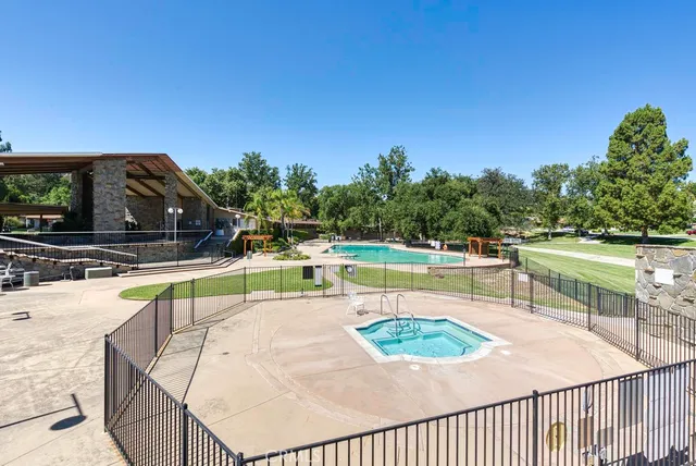 $460,000 | 18923 Circle Of Friends, Newhall, CA 91321