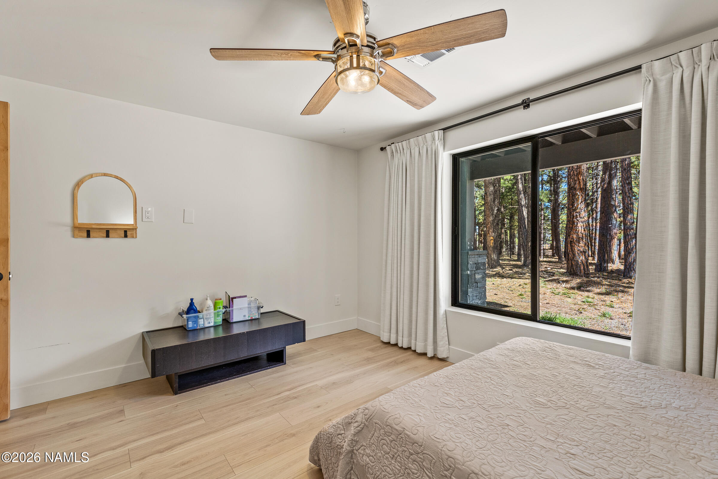 1113 Redwall Way Williams, AZ 86046 - Photo 33 of 53 a spacious bedroom with a bed and a window