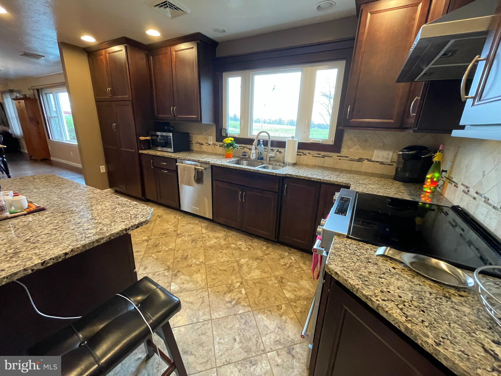 3720 Bossler Road Elizabethtown, PA 17022 - Photo 10 of 41 Tons of cabinet space!