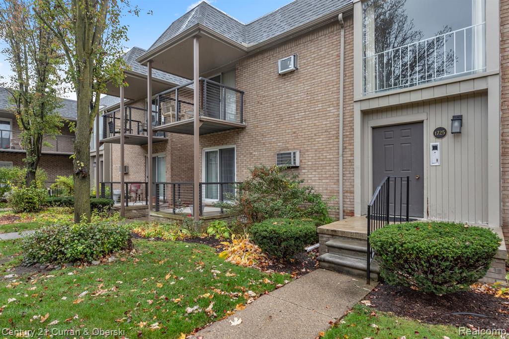 1725 East 14 Mile Road, Unit 43 / B Troy, MI 48083 - Photo 3 of 17