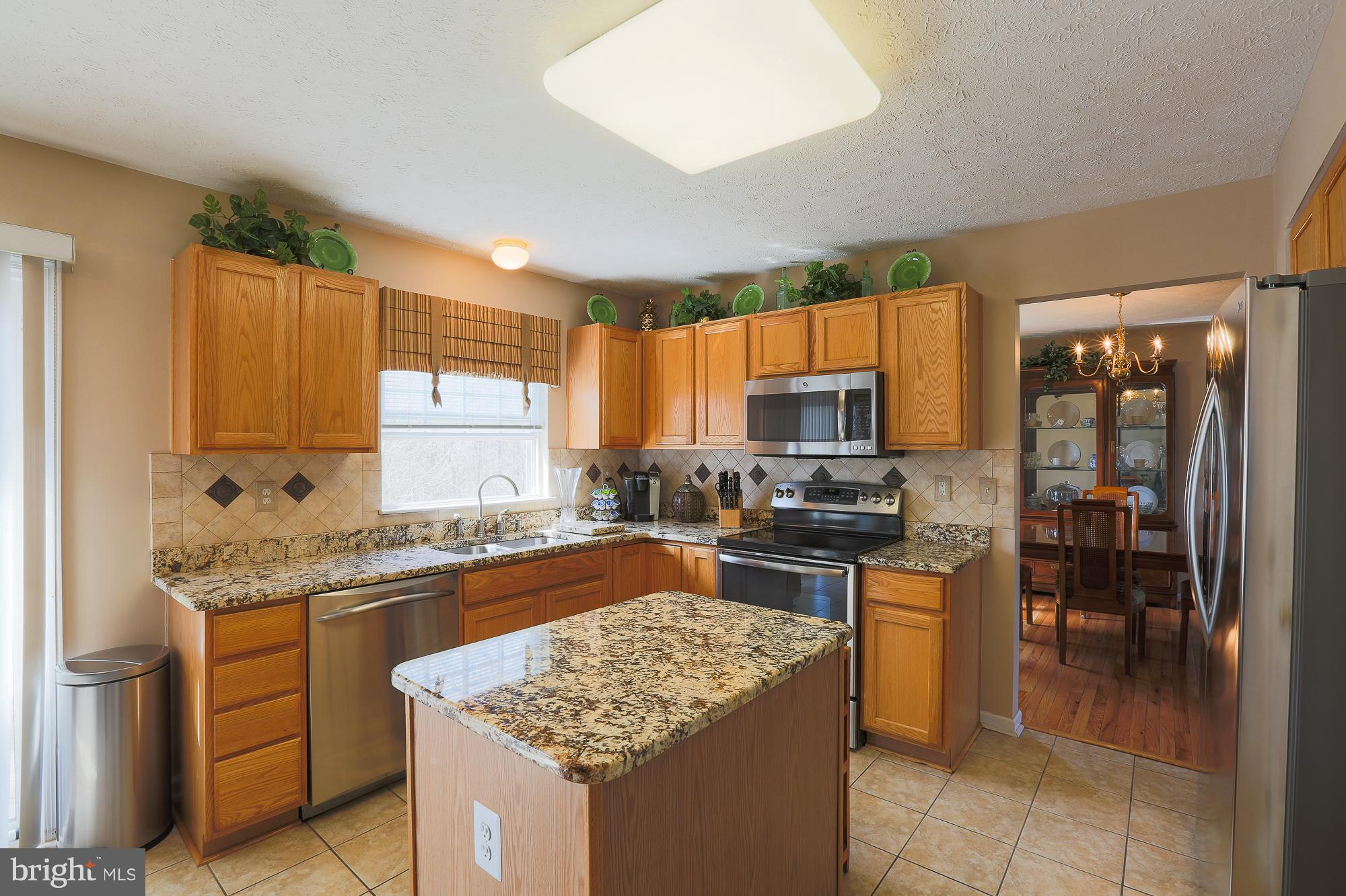 113 Spry Island Road Joppa, MD 21085 - Photo 5 of 28 Custom Back Splash Tile & Window Treatments