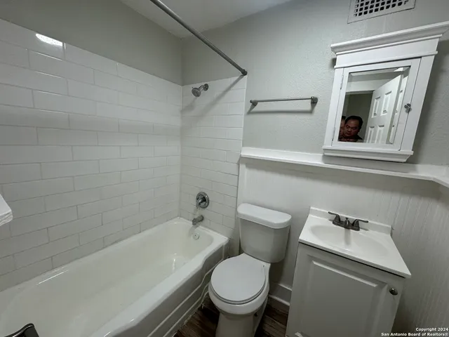 a bathroom with a toilet and a bathtub