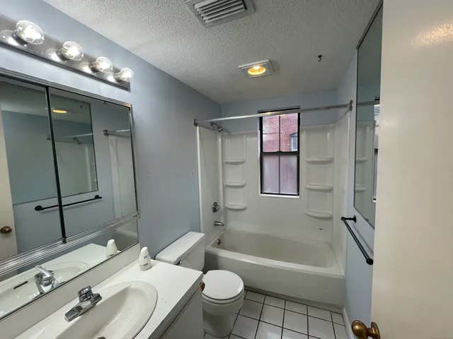 $1,450 | 34 Essex Street, Unit 2F, Hartford, CT 06114