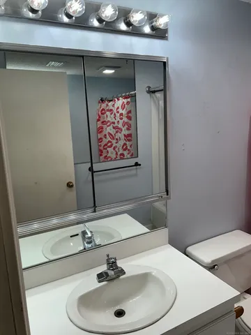 $1,450 | 34 Essex Street, Unit 2F, Hartford, CT 06114