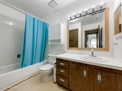 $265,000 | 238 Nantucket Harbor, Schaumburg, IL 60193