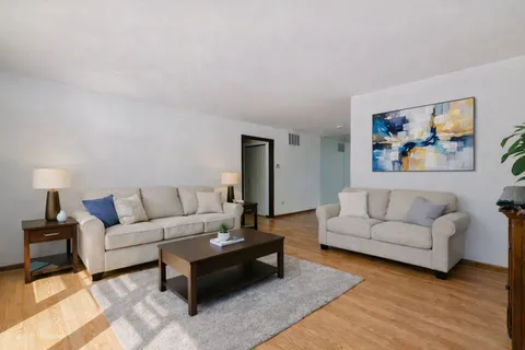 $265,000 | 238 Nantucket Harbor, Schaumburg, IL 60193