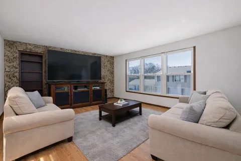 $265,000 | 238 Nantucket Harbor, Schaumburg, IL 60193