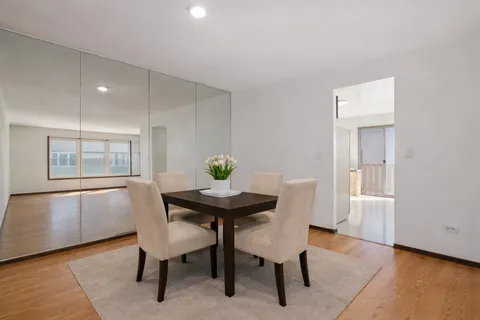 $265,000 | 238 Nantucket Harbor, Schaumburg, IL 60193