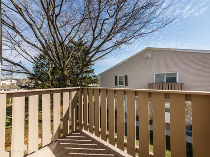 $265,000 | 238 Nantucket Harbor, Schaumburg, IL 60193