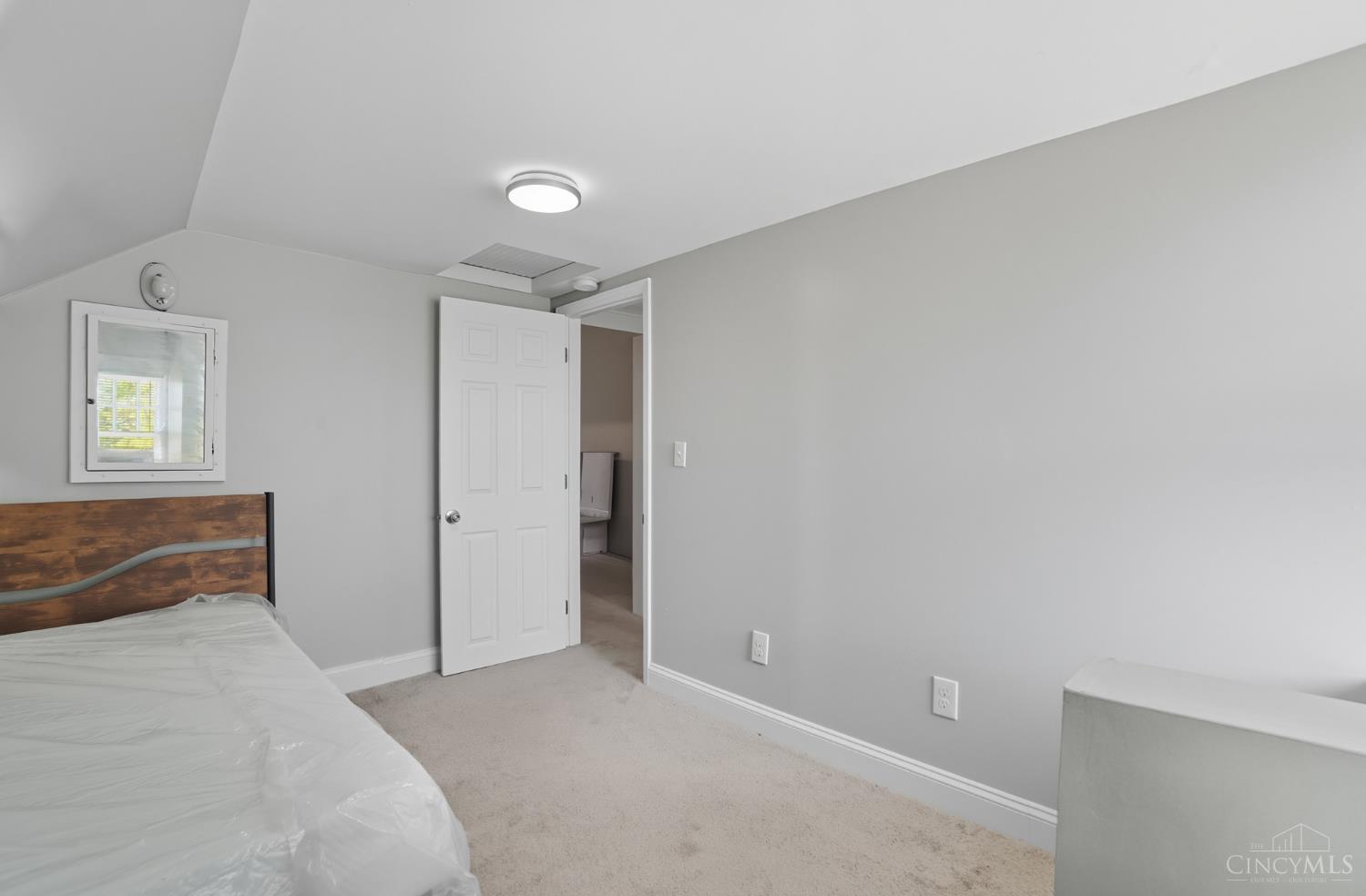 4352 Ridgeview Avenue Cincinnati, OH 45238 - Photo 50 of 70 Third floor bedroom 2