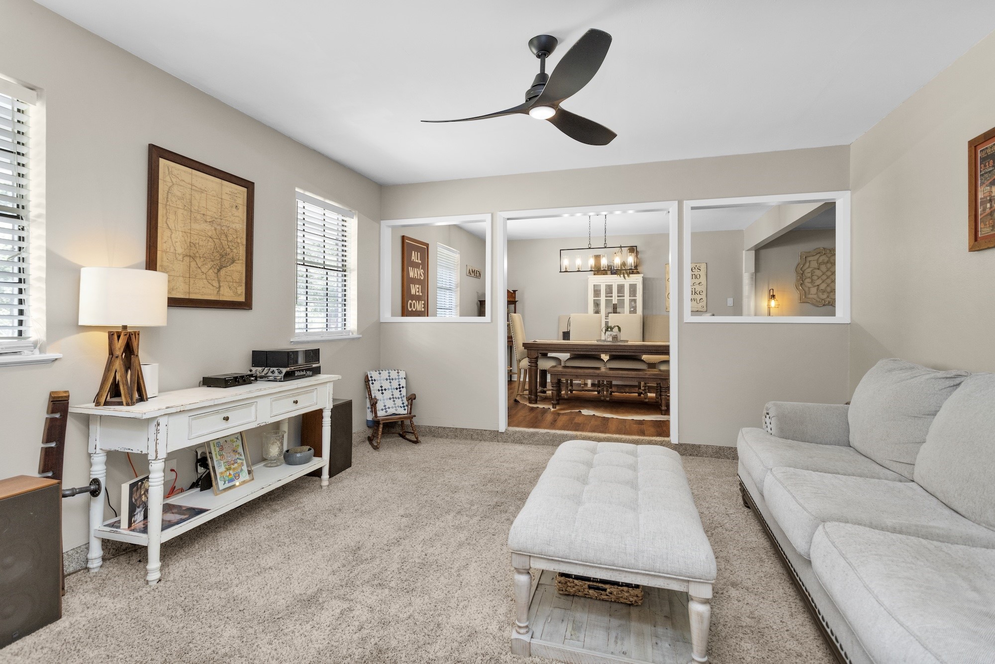 21251 Old River Road Washington, TX 77880 - Photo 4 of 20 a living room with furniture and windows