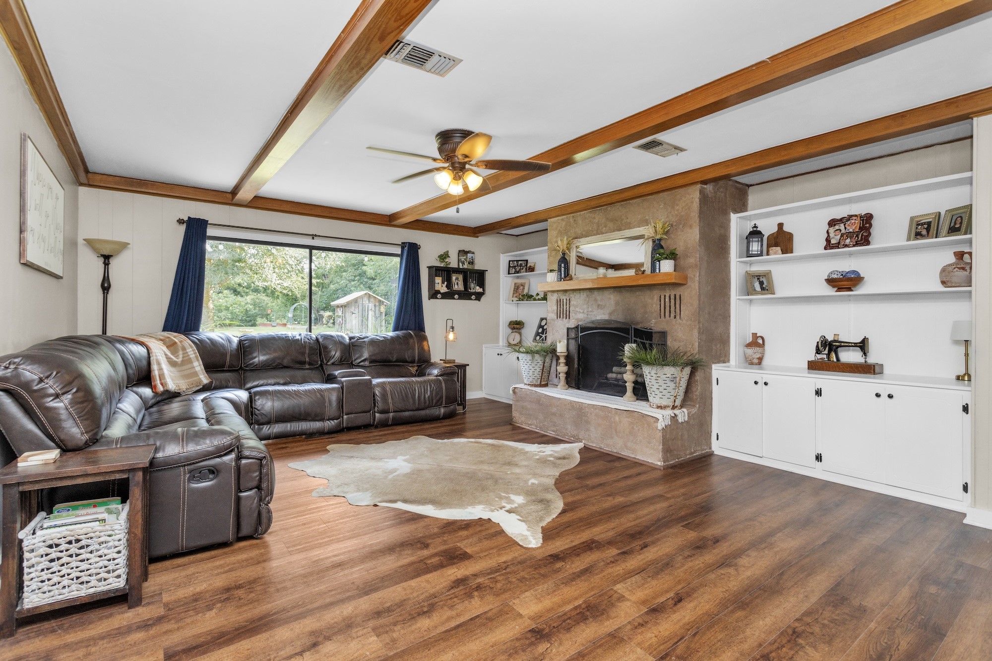 21251 Old River Road Washington, TX 77880 - Photo 5 of 20 a living room with furniture and a fireplace