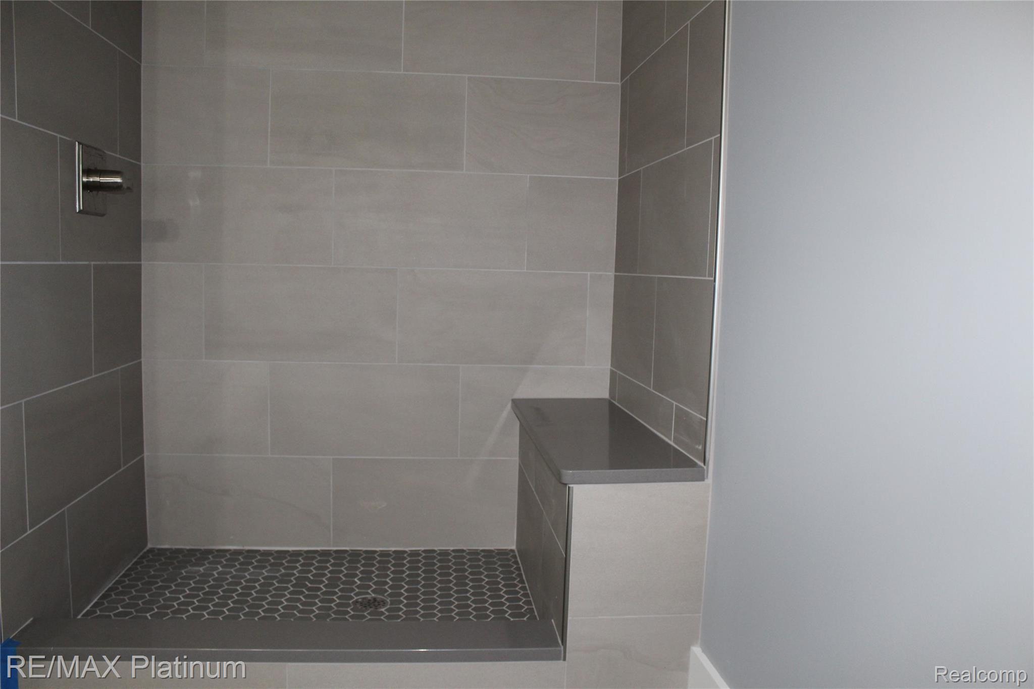 11230 Germany Road Fenton, MI 48430 - Photo 8 of 15 Custom tile bath