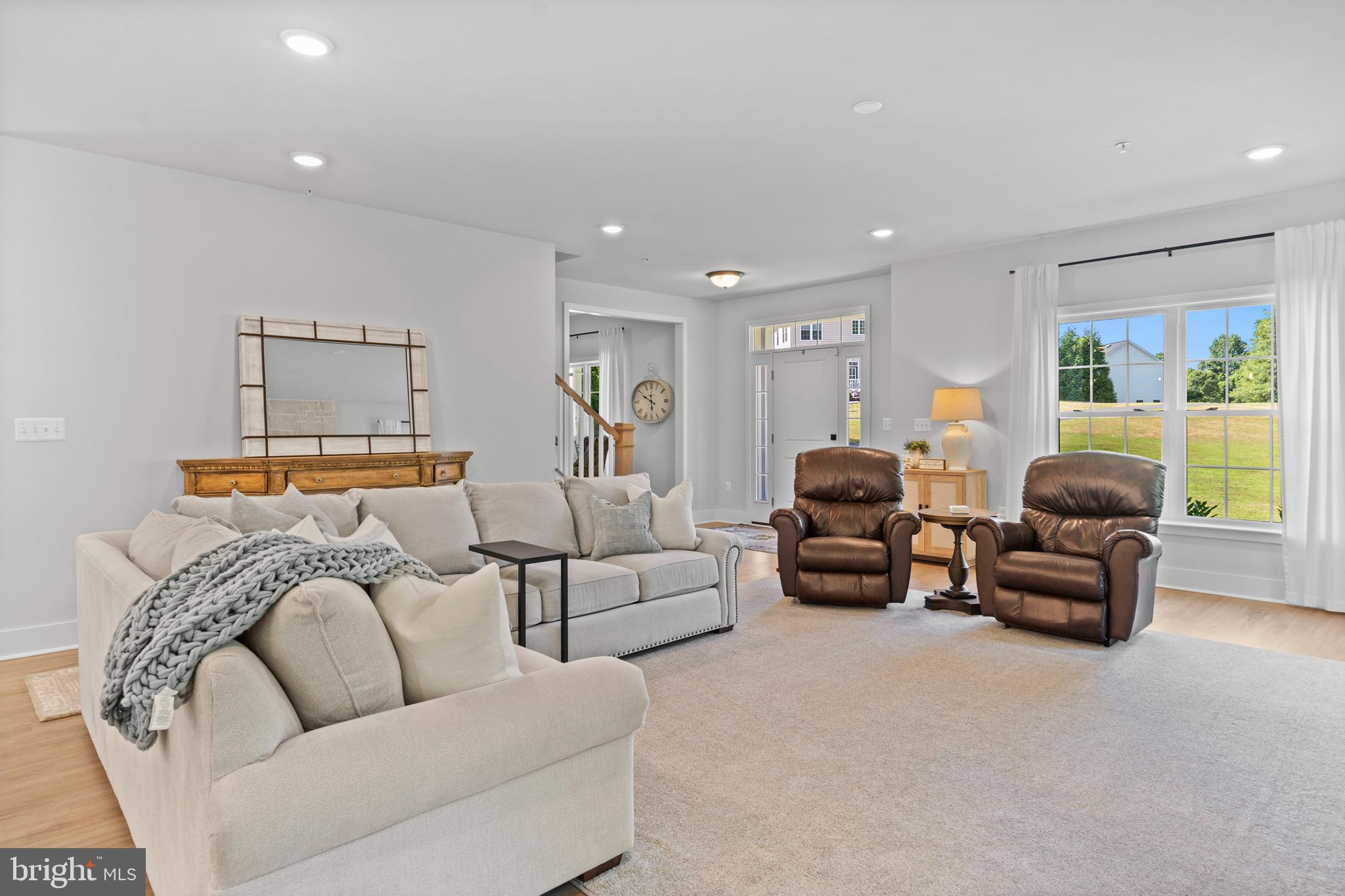 6360 Hollow Way Huntingtown, MD 20639 - Photo 10 of 61 Living Room
