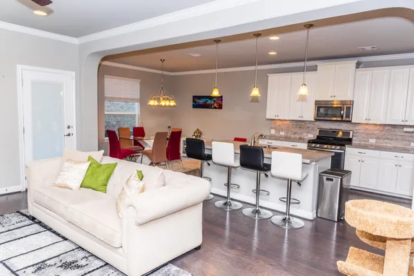 $2,850 | 12304 Terraza Circle, Austin, TX 78726