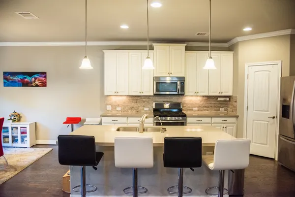 $2,850 | 12304 Terraza Circle, Austin, TX 78726