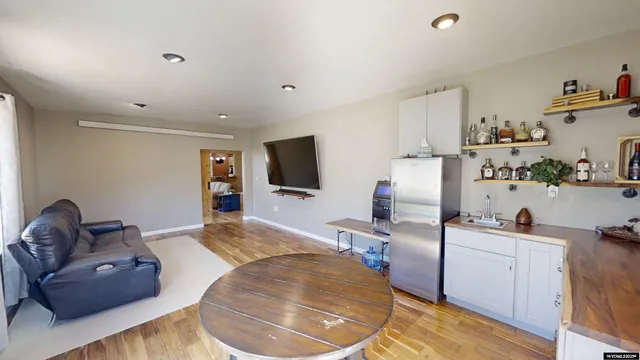 $1,200,000 | 9420 Highway 220, Casper, WY 82604