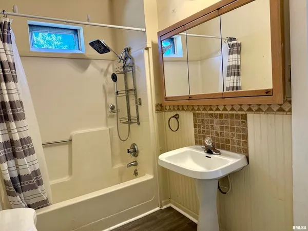 $244,900 | 1103 West Boulevard Street, Unit A & B, Marion, IL 62959