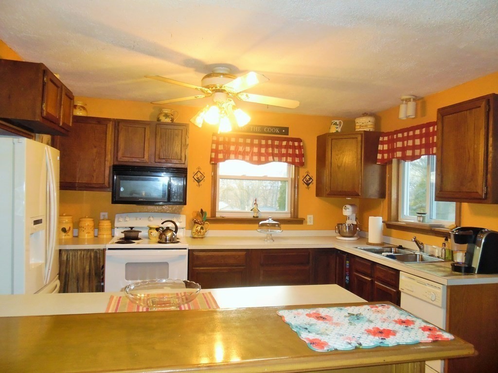 555 Dickinson Street Fall River, MA 02721 - Photo 3 of 11 Gallery Image 3