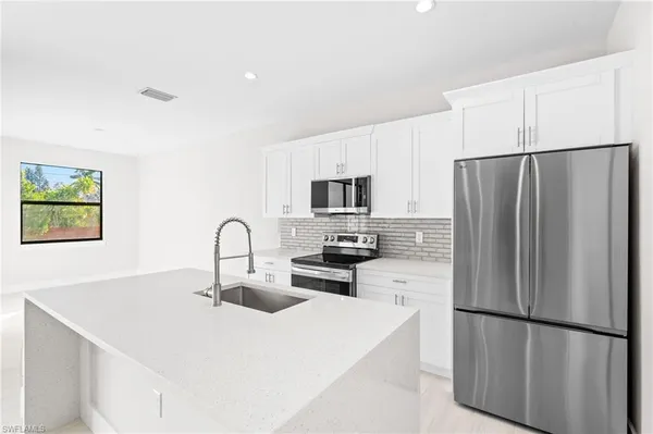 $2,600 | 2064 55th Terrace Southwest, Naples, FL 34116