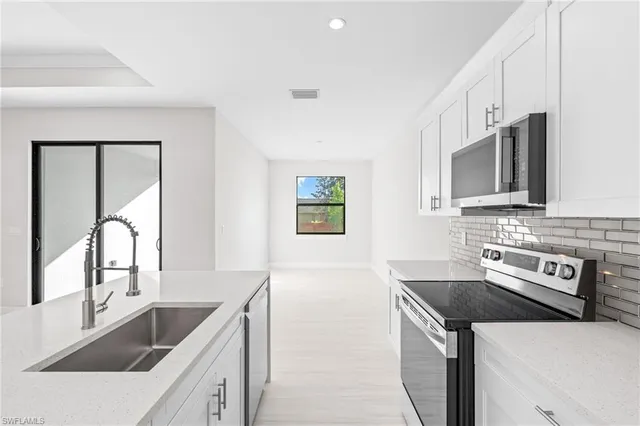 $2,850 | 2064 55th Terrace Southwest, Naples, FL 34116