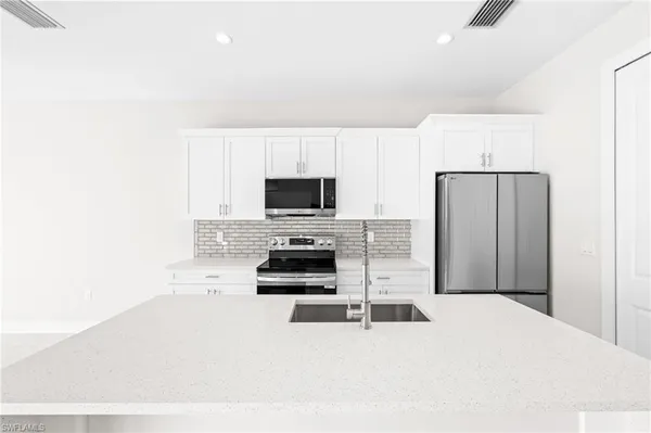 $2,600 | 2064 55th Terrace Southwest, Naples, FL 34116