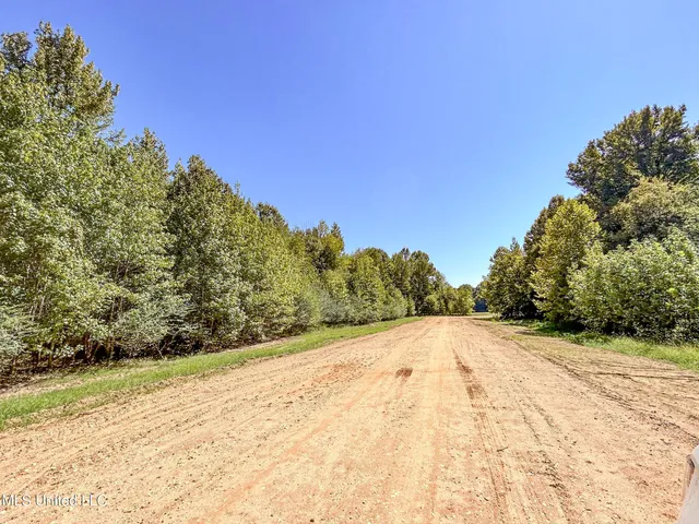 $499,000 | House-carlson House-Carlson Drive, Batesville, MS 38606