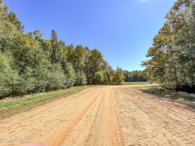 $499,000 | House-carlson House-Carlson Drive, Batesville, MS 38606