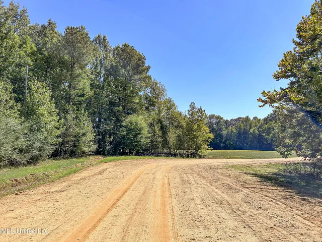 $499,000 | House-carlson House-Carlson Drive, Batesville, MS 38606