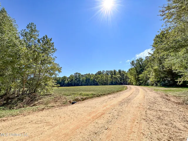$499,000 | House-carlson House-Carlson Drive, Batesville, MS 38606