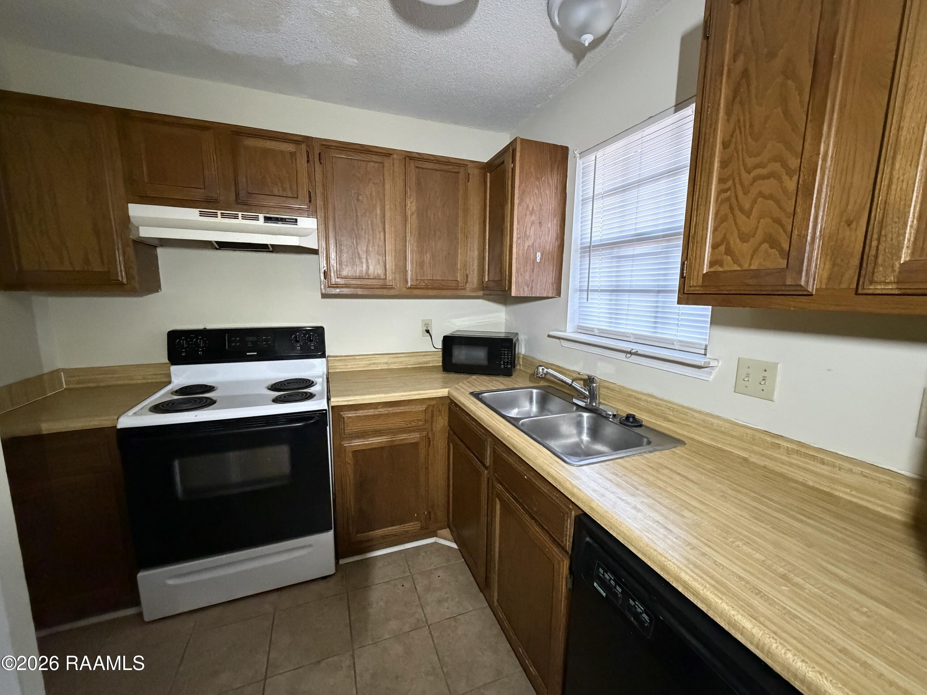 120 Hummingbird Lane, Unit AD Lafayette, LA 70506 - Photo 5 of 8 IMG_20260213_104136