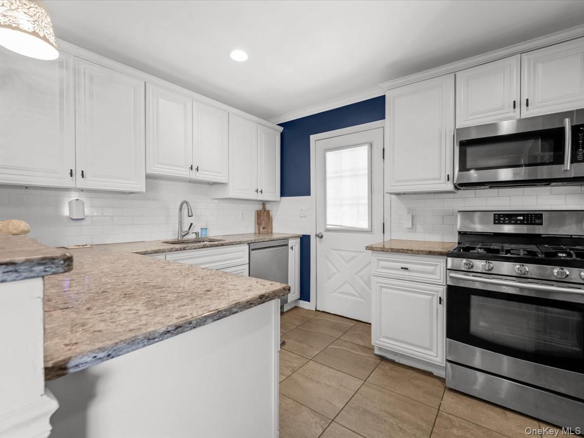 52 South Larry Road Selden, NY 11784 - Photo 6 of 18