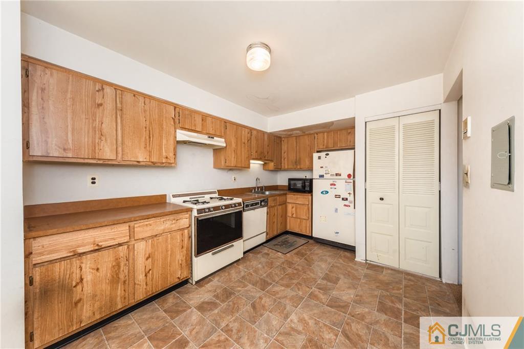 1915 Raspberry Court, Unit 1915 Edison, NJ 08817 - Photo 14 of 18 a kitchen with stainless steel appliances granite countertop a stove a sink and a refrigerator