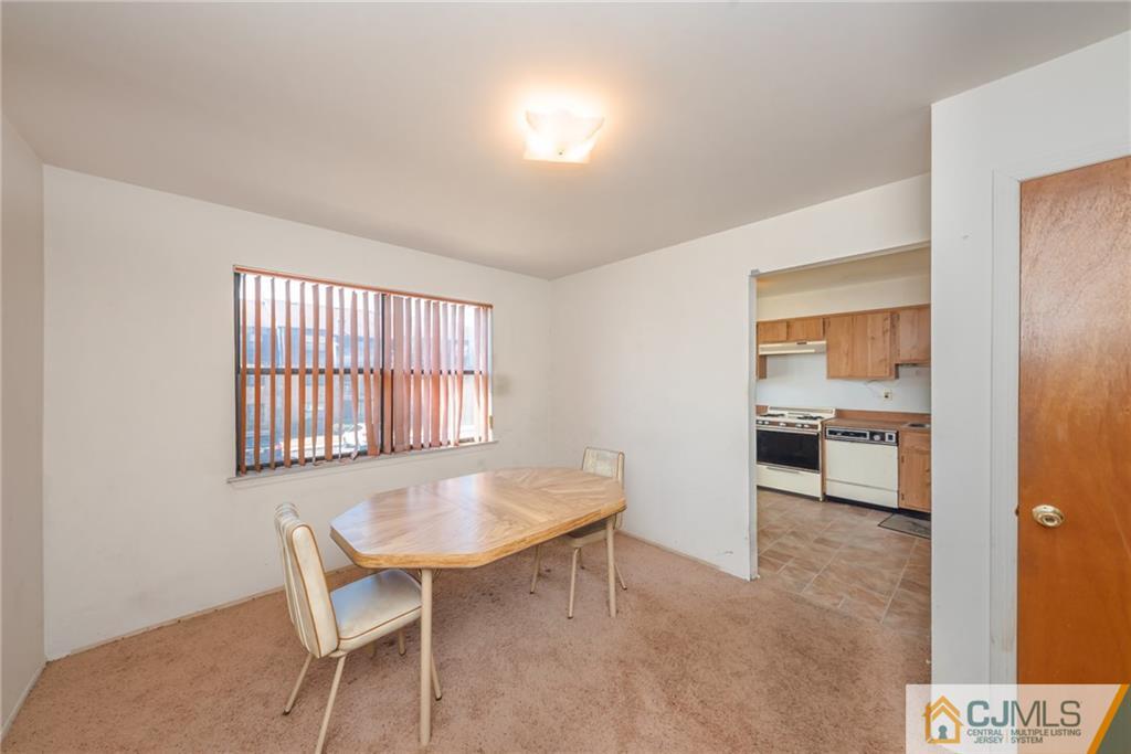 1915 Raspberry Court, Unit 1915 Edison, NJ 08817 - Photo 3 of 18 a living room with furniture and a table