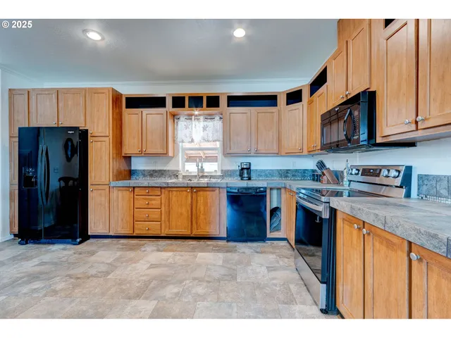 $159,000 | 13900 Southeast Highway 212, Unit 185, Clackamas, OR 97015