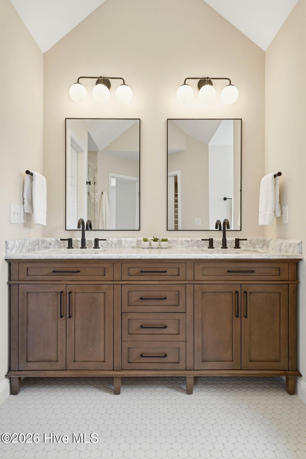 114 Sandy Springs Road Aberdeen, NC 28315 - Photo 29 of 59 Primary Bathroom
