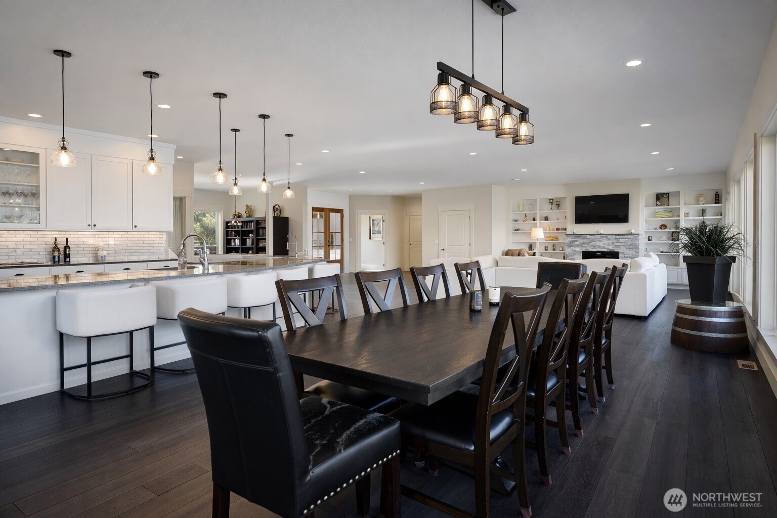 149 Clos Chevalle Road Chelan, WA 98816 - Photo 13 of 37 a dining room with stainless steel appliances kitchen island granite countertop a dining table chairs and a kitchen view