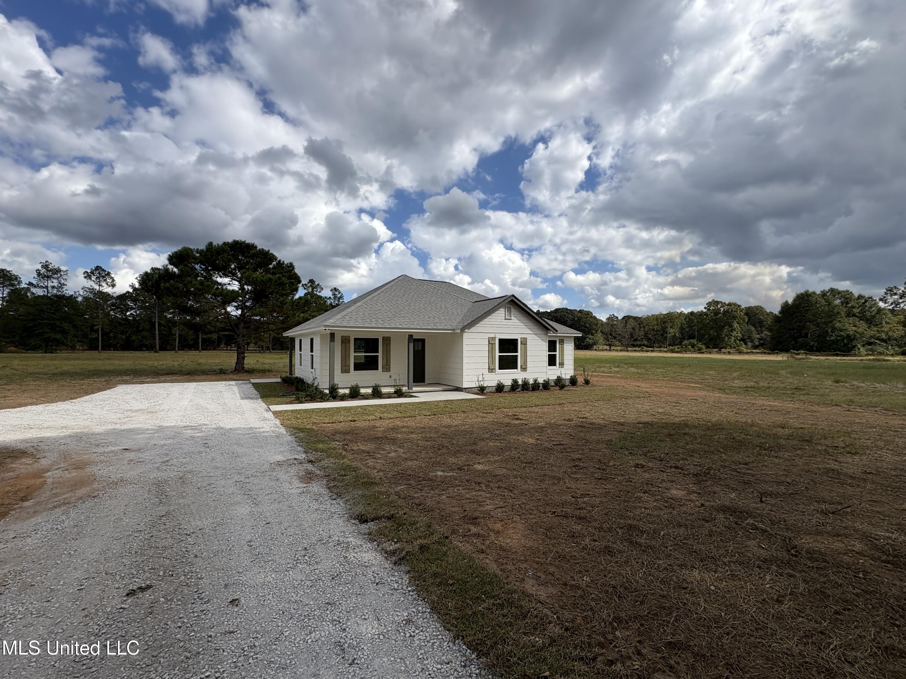 118 Albert Davis Road Lucedale, MS 39452 - Photo 5 of 20 IMG_6804