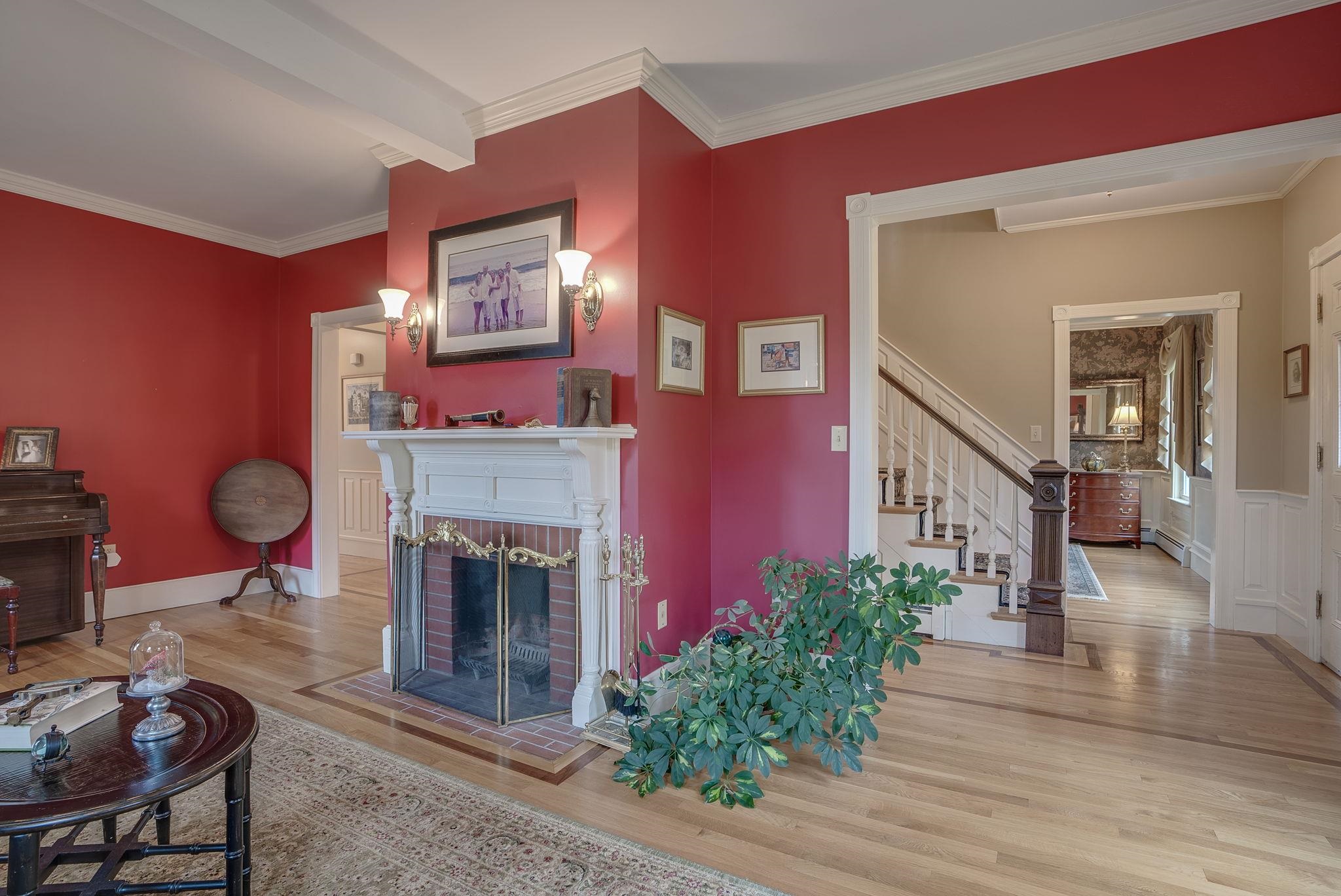 352 North Amherst Road Bedford, NH 03110 - Photo 4 of 40