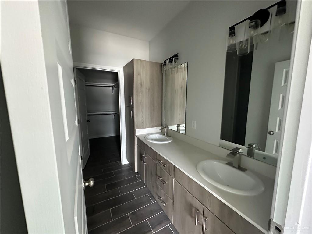 1704 Unity Drive Mercedes, TX 78570 - Photo 7 of 11 a bathroom with double vanity and a bathtub