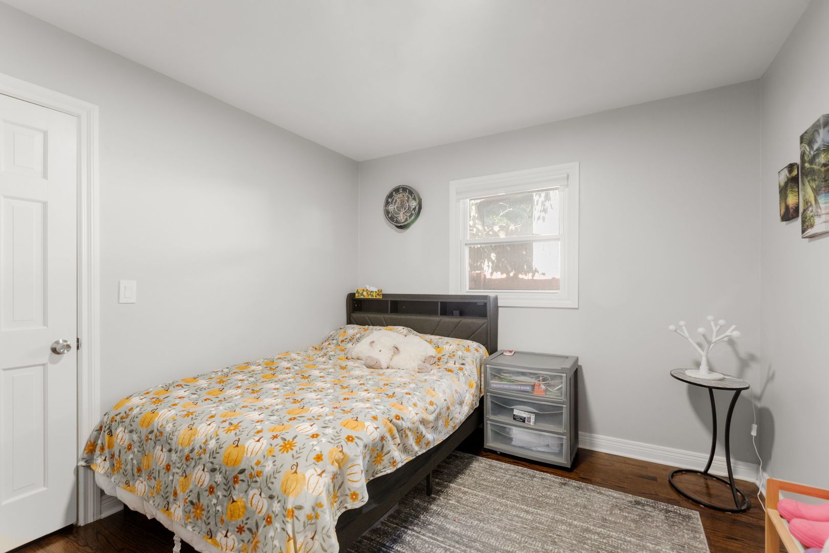 1013 Longaker Road Northbrook, IL 60062 - Photo 13 of 30 a bedroom with a bed and a table