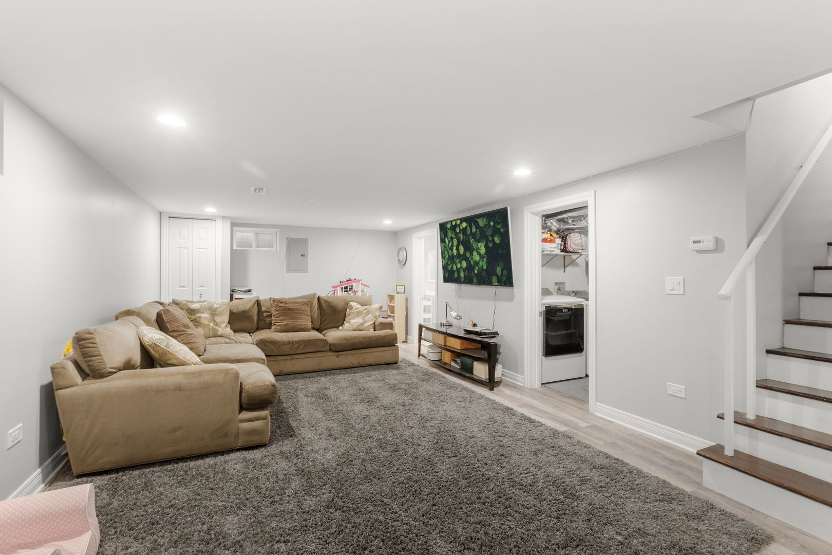 1013 Longaker Road Northbrook, IL 60062 - Photo 15 of 30 a living room with furniture and a flat screen tv
