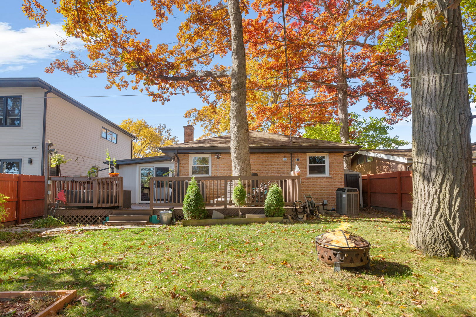 1013 Longaker Road Northbrook, IL 60062 - Photo 24 of 30 a front view of a house with garden