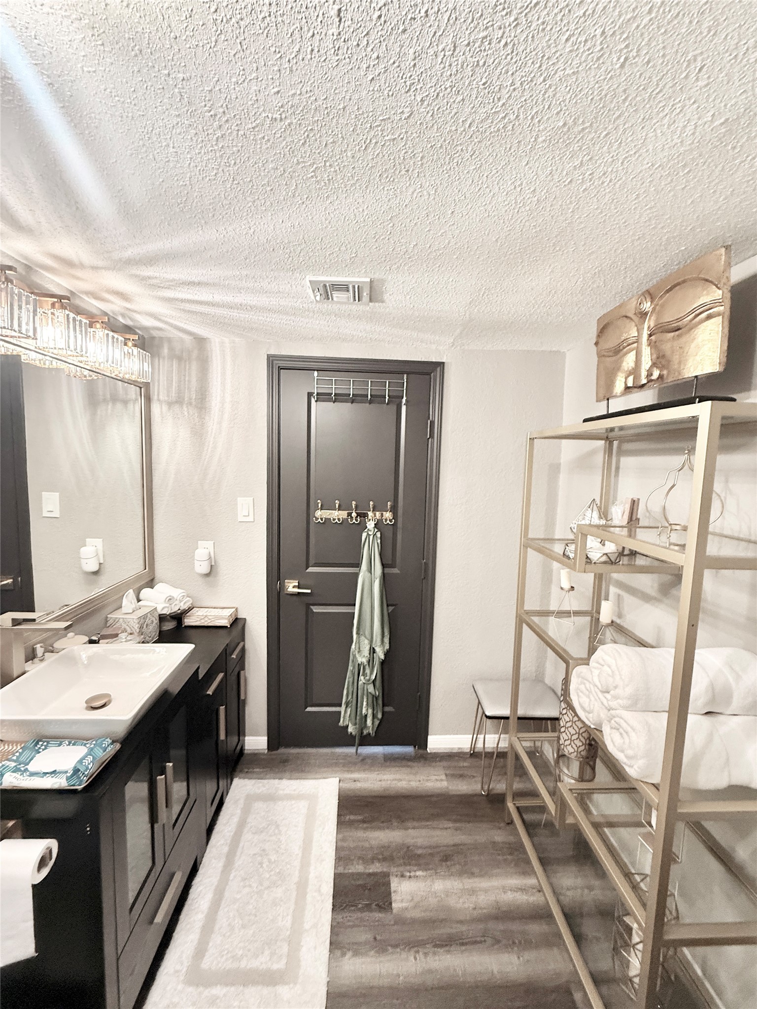 2016 Main Street, Unit 1022 Houston, TX 77002 - Photo 24 of 48 a bathroom with double vanity and a mirror